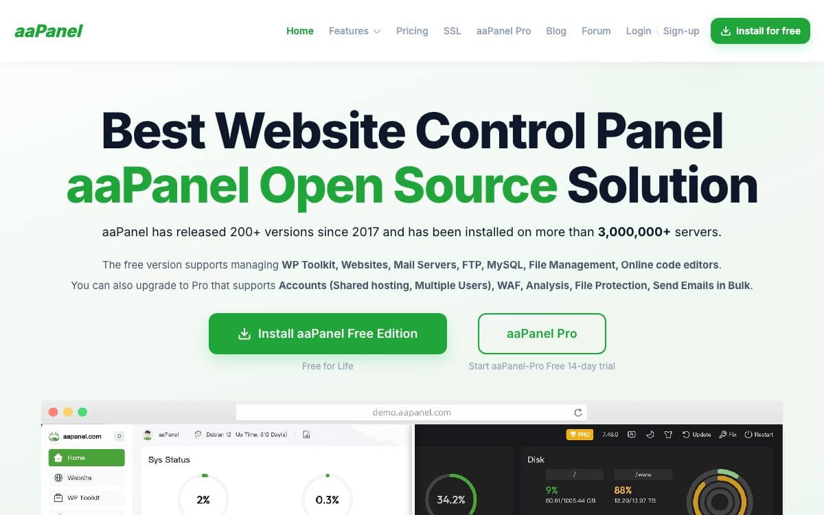 Screenshot of aaPanel website